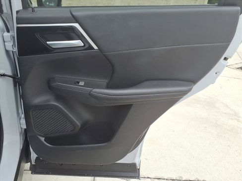 Used 2024 Mitsubishi Outlander SE AWD/4WD image 11