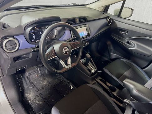 Used 2024 Nissan Versa SV FWD image 9