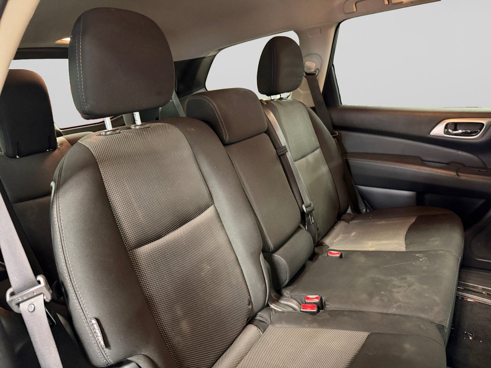Used 2018 Nissan Pathfinder S AWD/4WD image 23