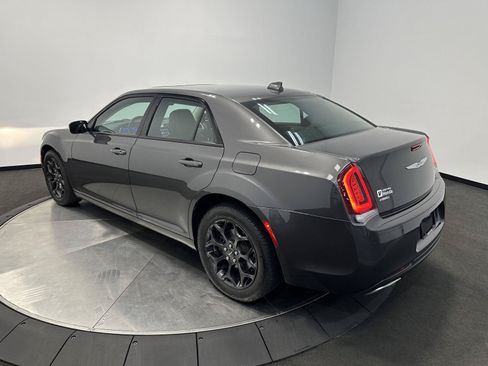 Used 2019 Chrysler 300 Touring w/ Sport Appearance Package AWD/4WD image 5