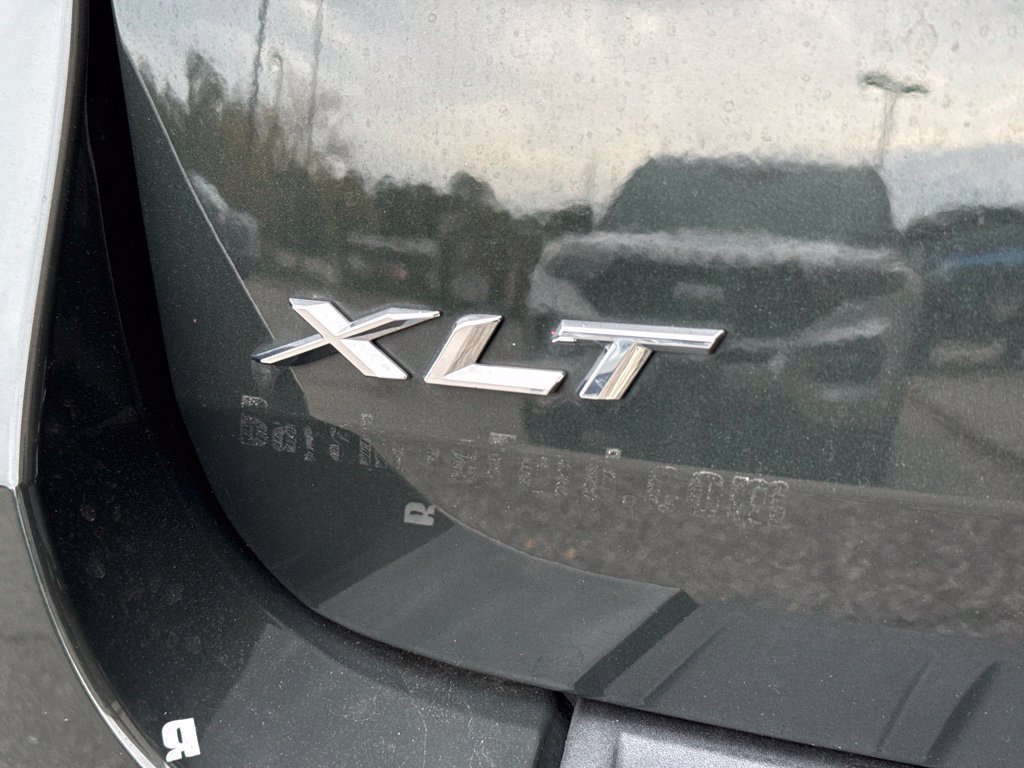 Used 2022 Ford Explorer XLT w/ Equipment Group 202A AWD/4WD image 4
