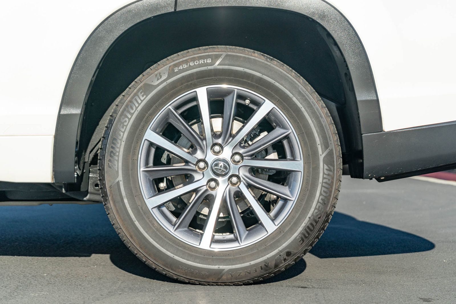 Used 2018 Toyota Highlander XLE FWD image 6