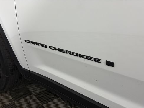 Used 2025 Jeep Grand Cherokee L Altitude image 19