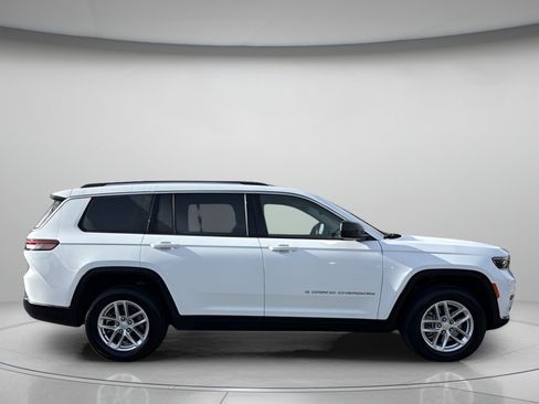 Used 2023 Jeep Grand Cherokee L Laredo image 2