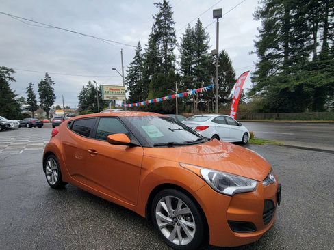 Used 2016 Hyundai Veloster image 4