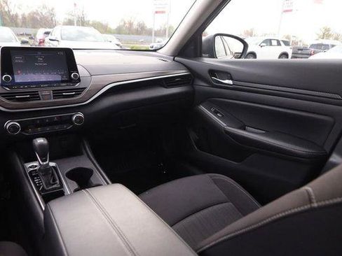 Used 2025 Nissan Altima 2.5 SV image 23