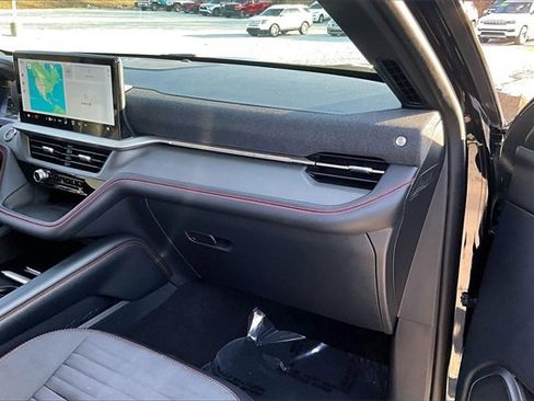 Used 2025 Ford Explorer ST-Line w/ ST-Line Street Pack image 16