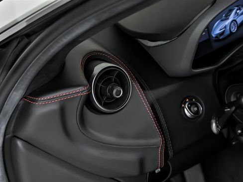 Used 2020 McLaren 570S Spider image 26