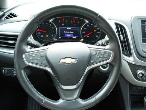 Used 2019 Chevrolet Equinox LT FWD image 17