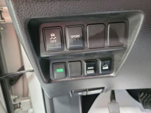 Used 2015 Nissan Rogue S image 38