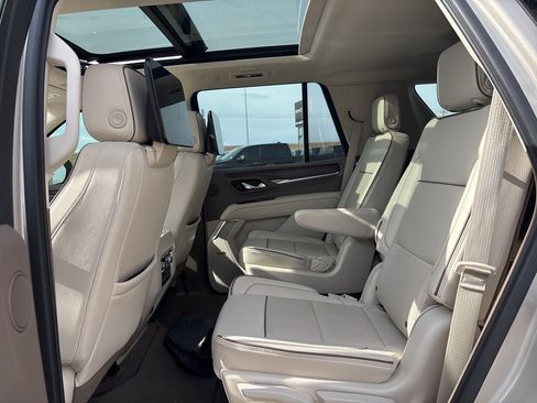 Used 2021 GMC Yukon Denali w/ Denali Premium Package image 13