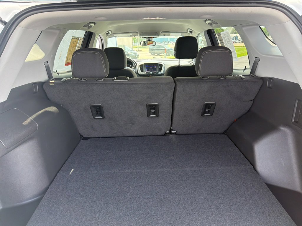 Used 2024 GMC Terrain SLE w/ Driver Convenience Package FWD image 9