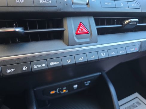 Used 2025 Kia K4 LXS image 16