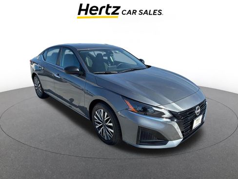 Used 2025 Nissan Altima 2.5 SV image 1