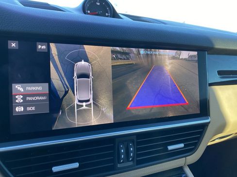 Used 2021 Porsche Cayenne S image 21