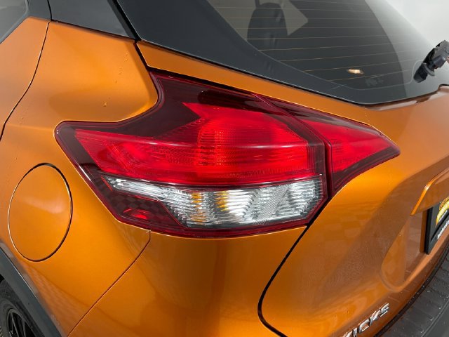 Used 2019 Nissan Kicks SR w/ SR Premium Package FWD image 19