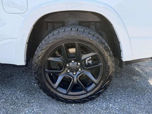 Used 2022 RAM 1500 Laramie AWD/4WD image 7