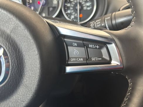 Used 2020 MAZDA MX-5 Miata Sport RWD image 13