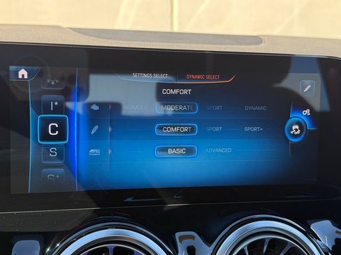 Used 2025 Mercedes-Benz GLA 35 AMG 4MATIC image 10