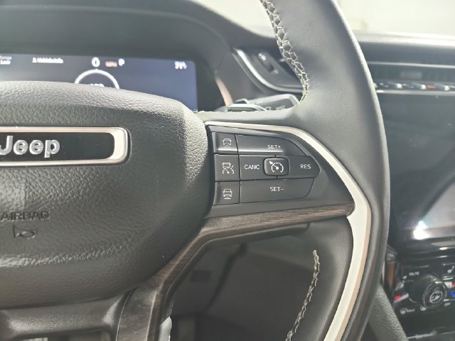 Used 2023 Jeep Grand Cherokee Limited AWD/4WD image 23