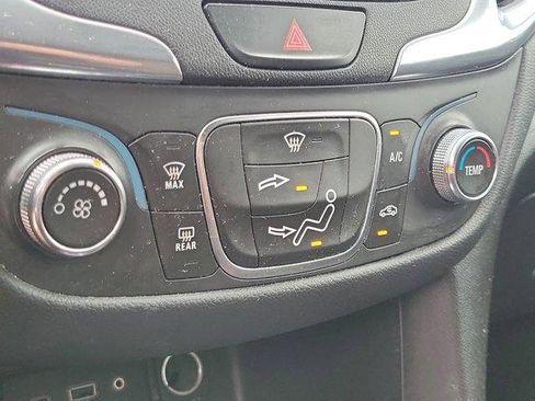 Used 2021 Chevrolet Equinox LT image 29