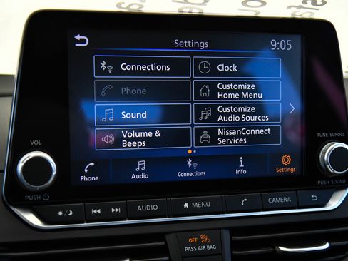 Used 2025 Nissan Altima 2.5 SV FWD image 21