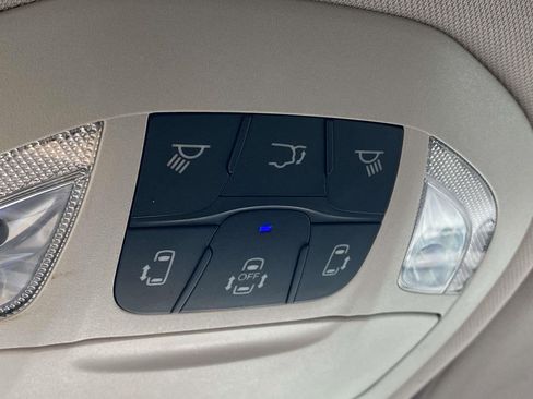 Used 2023 Chrysler Pacifica Touring-L image 30