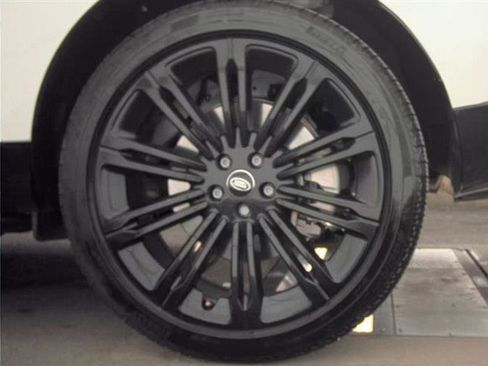 Used 2025 Land Rover Range Rover SE image 15