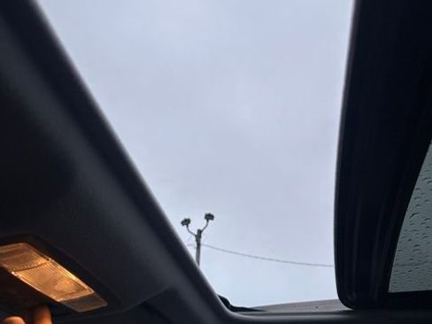 Used 2011 Toyota Camry XLE image 12