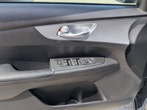 Used 2023 Kia Forte LXS w/ LXS Technology Package FWD image 11