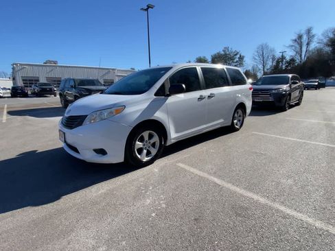 Used 2013 Toyota Sienna L image 12