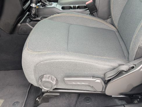 Used 2025 Jeep Wrangler Unlimited Sahara AWD/4WD image 13