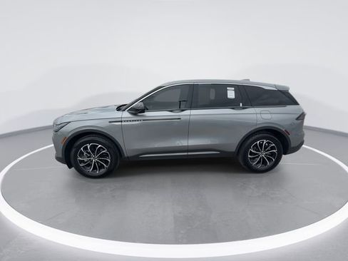 Used 2025 Lincoln Nautilus Premier AWD/4WD image 5