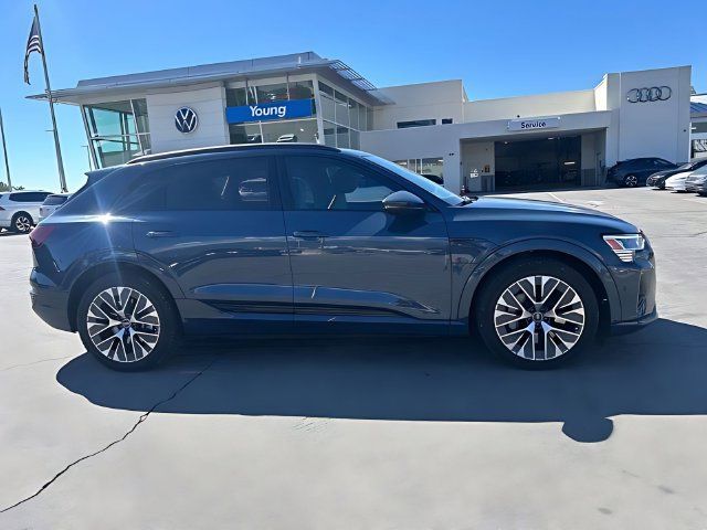 Used 2024 Audi Q8 e-tron Premium Plus AWD/4WD image 2