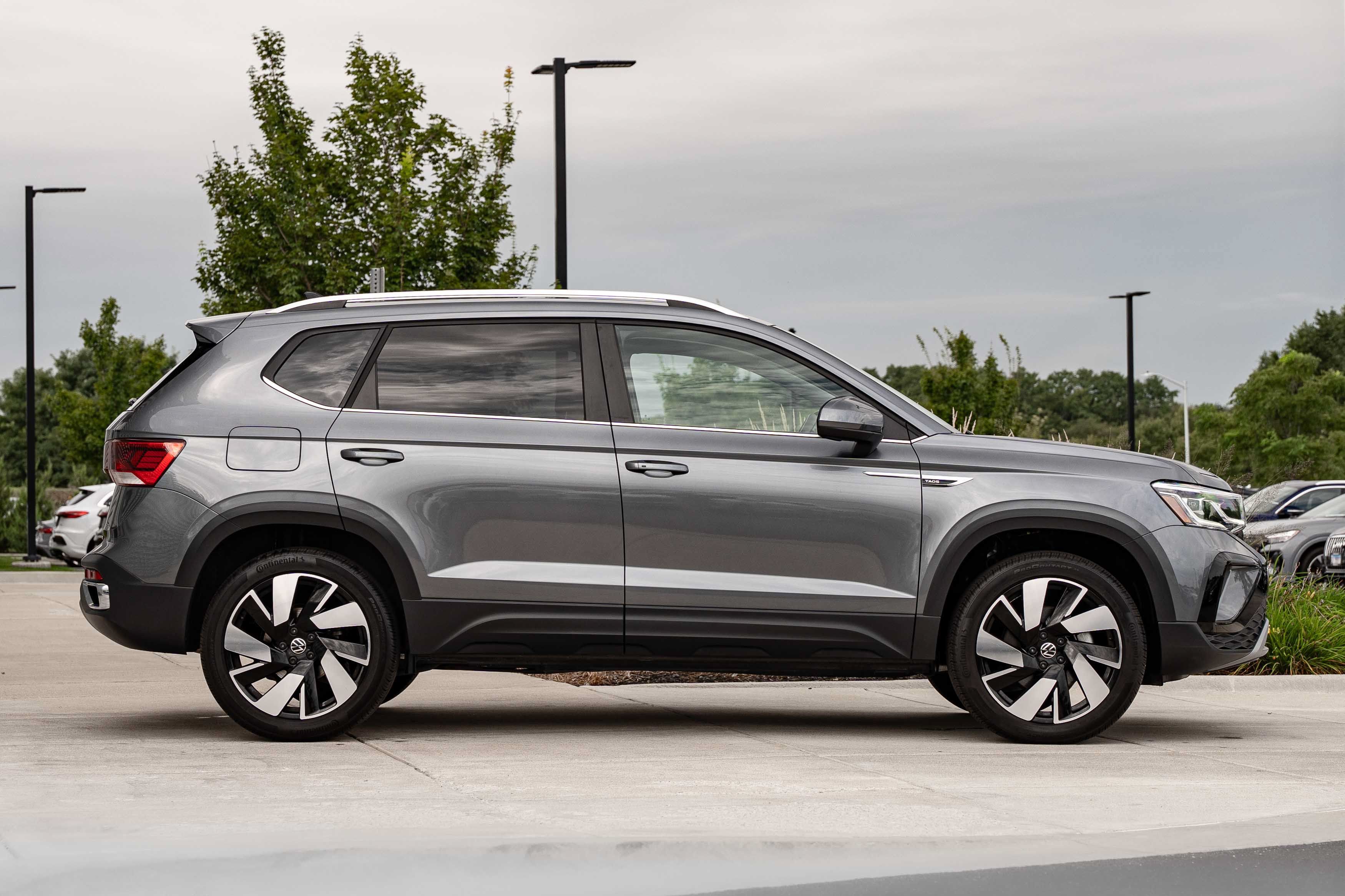 Used 2024 Volkswagen Taos SEL AWD/4WD image 3