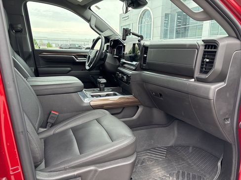 Used 2025 Chevrolet Silverado 1500 LT Trail Boss w/ Convenience Package II AWD/4WD image 16