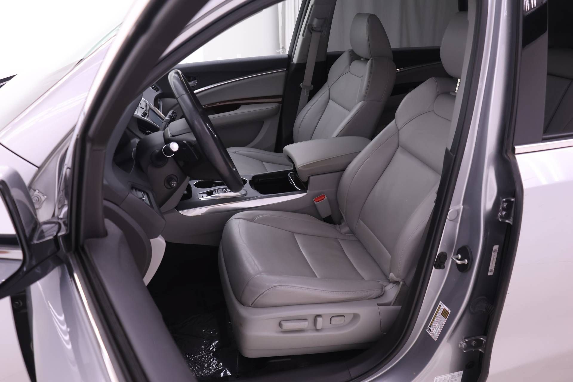 Used 2018 Acura MDX w/ Technology Package AWD/4WD image 4