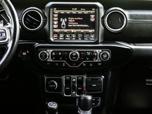 Used 2021 Jeep Wrangler Unlimited Sahara w/ Cold Weather Group image 3