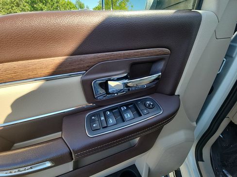 Used 2018 RAM 1500 Laramie w/ Convenience Group AWD/4WD image 15