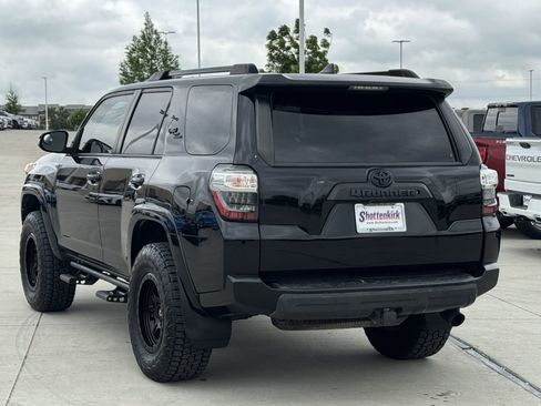 Used 2019 Toyota 4Runner TRD Off-Road Premium AWD/4WD image 4