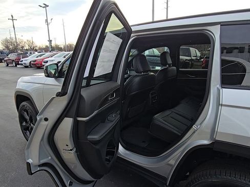 New 2025 Jeep Grand Cherokee Laredo image 15