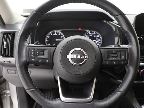 Used 2023 Nissan Pathfinder SL image 16