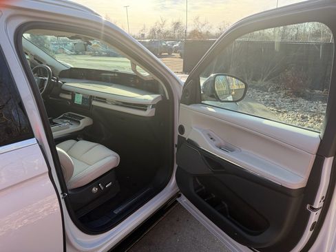 New 2026 Lincoln Navigator Reserve AWD/4WD image 11
