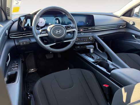 Certified 2025 Hyundai Elantra SEL image 15