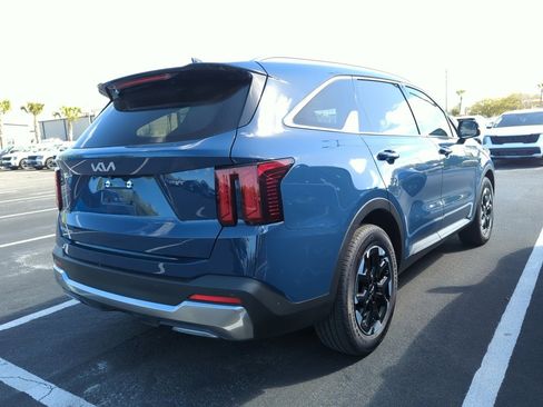 Certified 2025 Kia Sorento S w/ Panoramic Sunroof Package image 11
