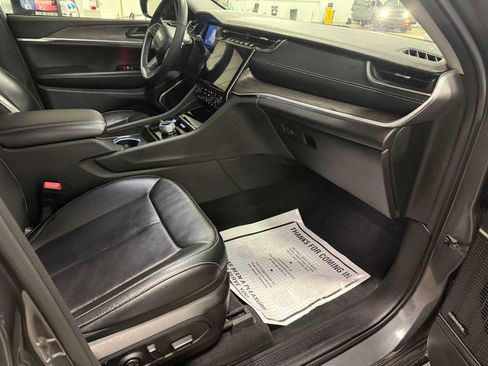 Used 2024 Jeep Grand Cherokee Limited w/ Luxury Tech Group II image 27