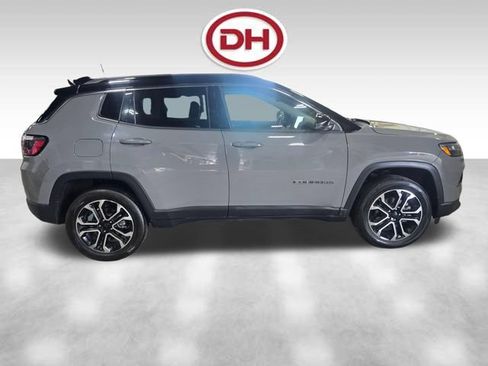 Used 2022 Jeep Compass Limited AWD/4WD image 2