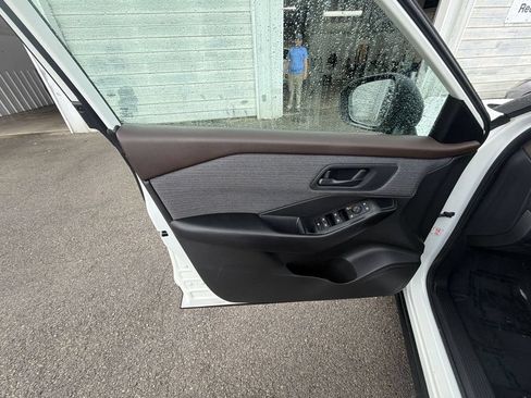 Used 2023 Nissan Rogue S AWD/4WD image 13