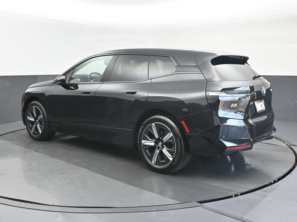 Used 2024 BMW iX xDrive50 w/ Premium Package AWD/4WD image 5