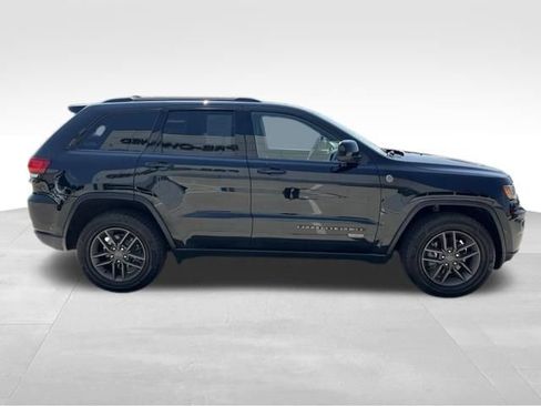 Used 2017 Jeep Grand Cherokee Laredo AWD/4WD image 11